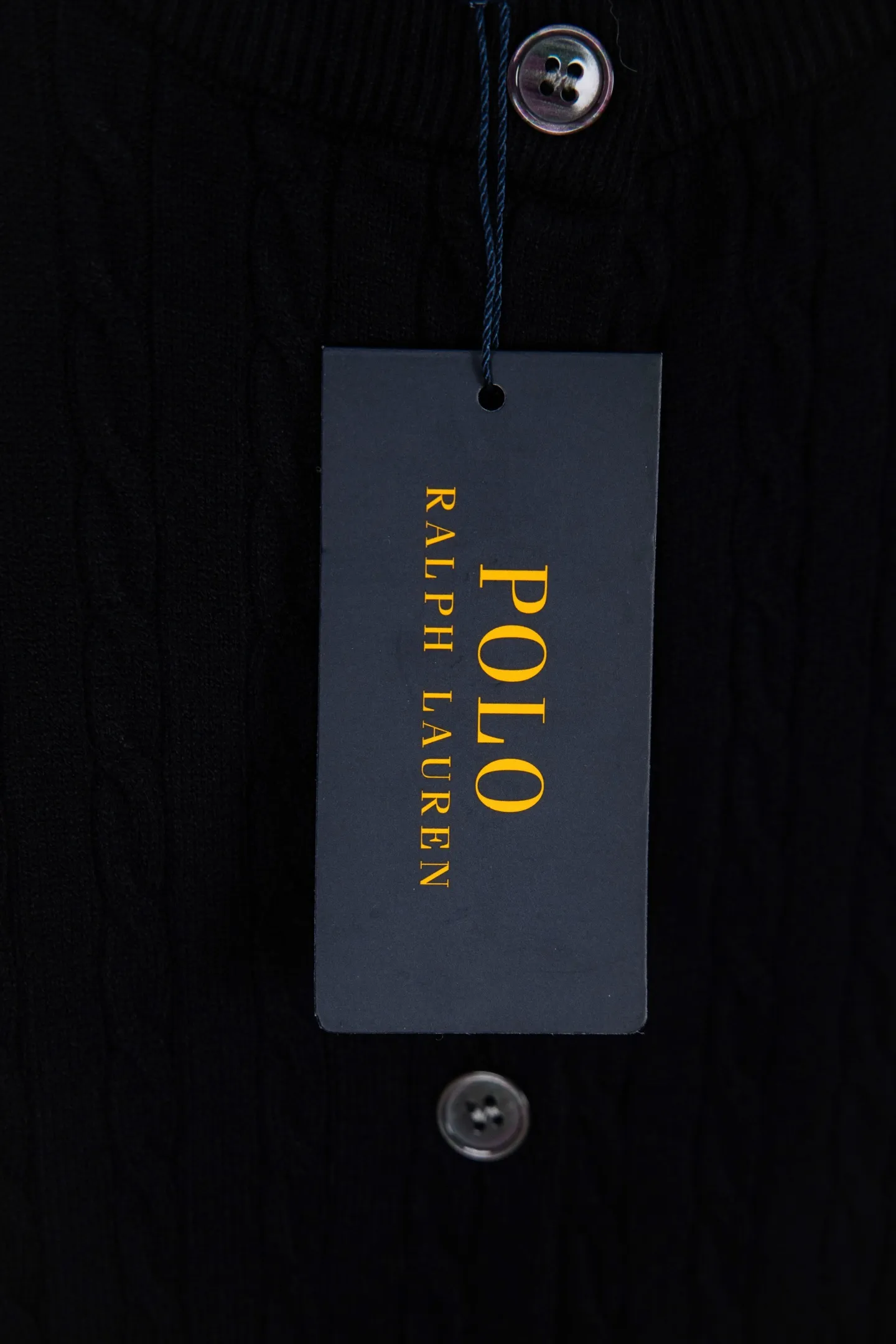 P190 Ralph Lauren Classic Round Neck Solid Color Pony Embroidered Logo Knitted Cardigan Long Sleeve Ralph Lauren Classic Basic Versatile Twist Knitted Cardigan Long Sleeve Main supply platform live broadcast Wholesale entity Replenish when out of stock Not removed from the shelves Quality 1:1 patterning Complete three standards Correct version of pony logo Imported quality cotton yarn Focus on high-end Cost-effective Good quality Needless to say Zhao Lusi's same style is really amazing, so sweet I'm so beautiful. This cardigan is really good-looking. It's simple and easy to wear. It's a must-have for goddess ootd. Good-looking clothes are never picky. A must-have in the wardrobe of goddesses. Size: S-XL. Color: black, apricot, gray, navy, red, white.